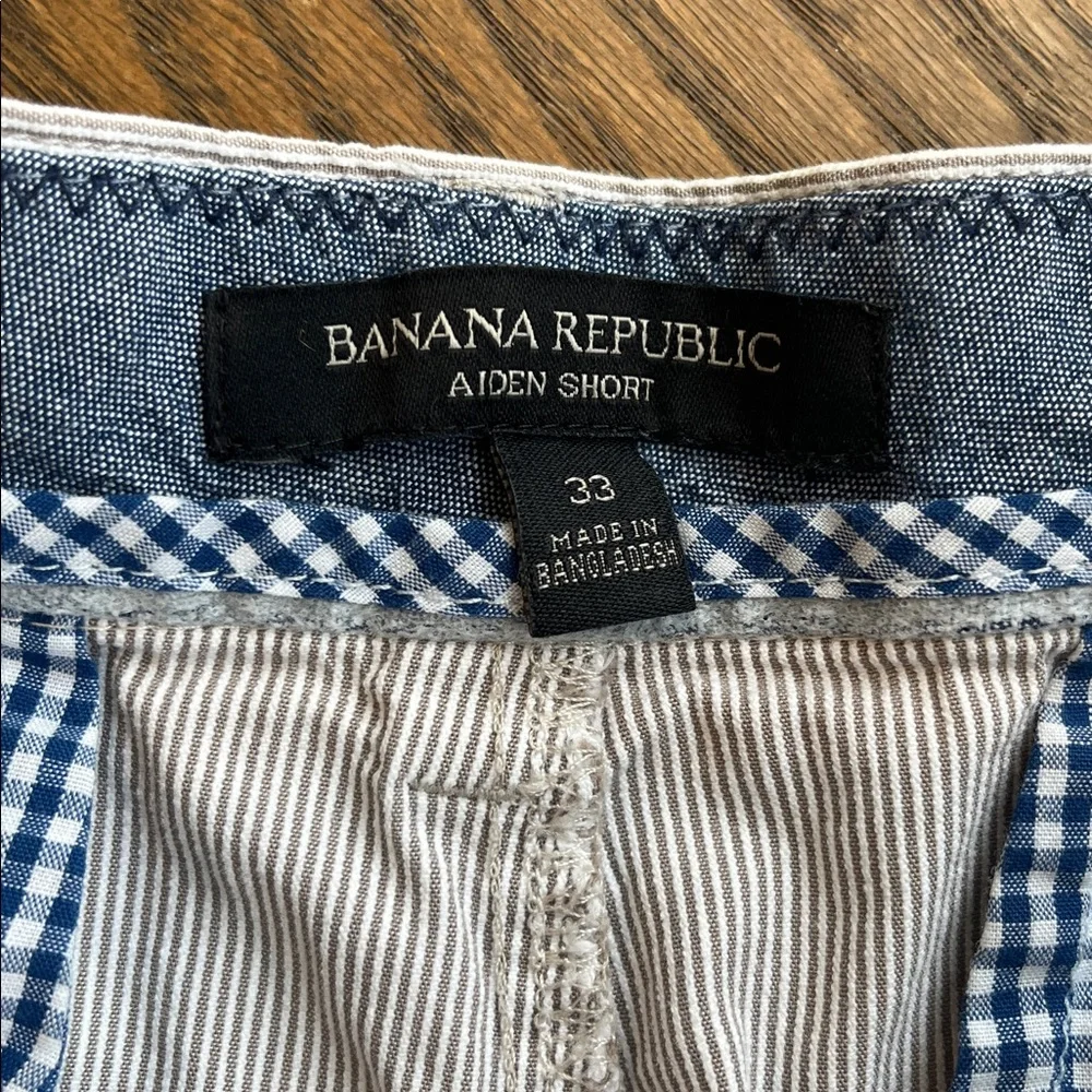 Banana Republic Aiden corded tan white stripe Flat Front Shorts size 33